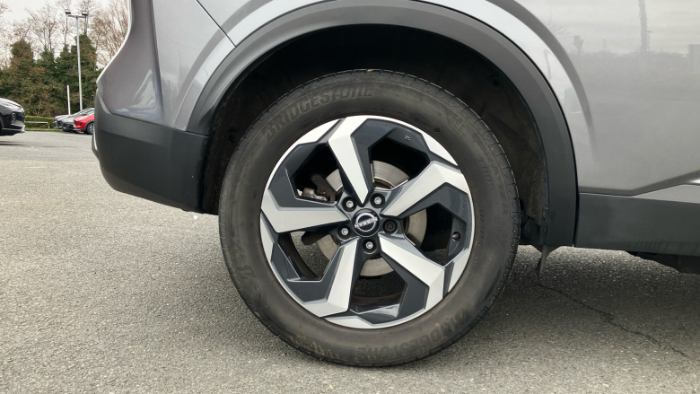 Nissan Qashqai 1.3 DiG-T MH N-Connecta 5dr Petrol Hatchback